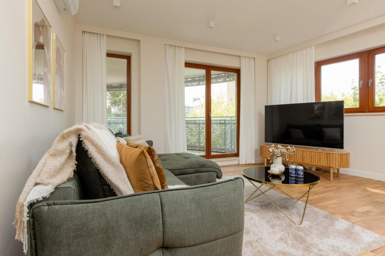 Deluxe Wronia 45 With Ac, Parking & Balcony By Renters Prestige Apartament *