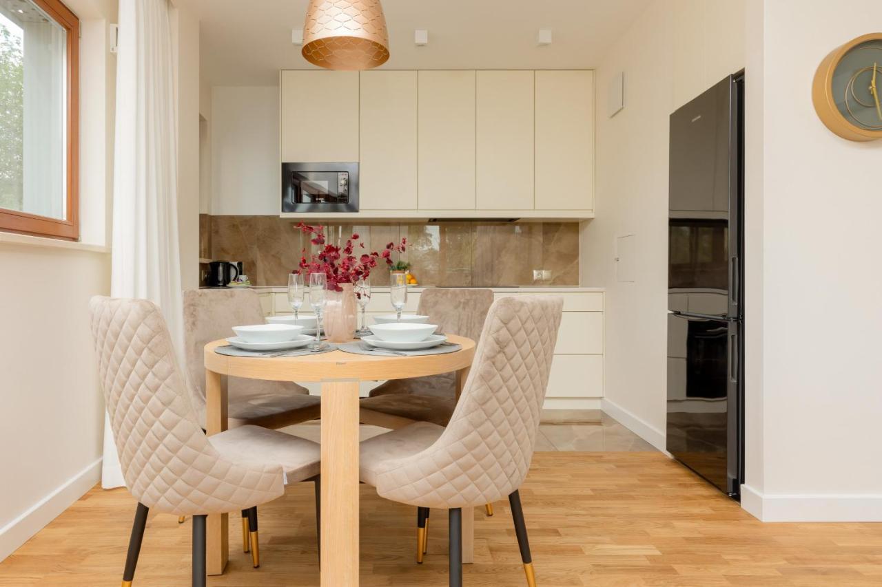 Deluxe Wronia 45 With Ac, Parking & Balcony By Renters Prestige Apartament